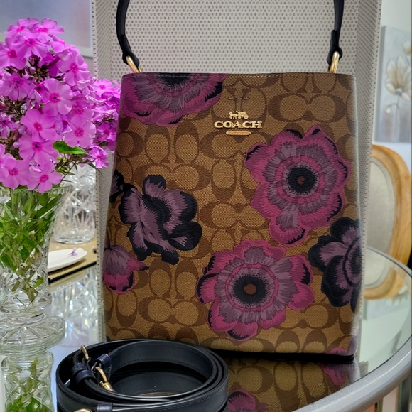 Authentic Coach bag💯! - Picture 1 of 7